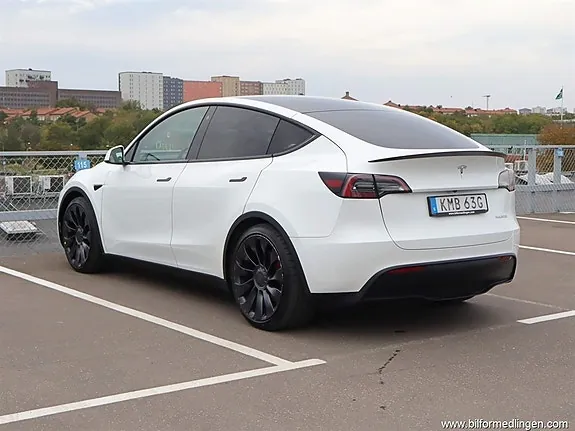 Tesla Model Y 2023 photo 3