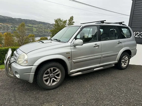 Suzuki Xl7 2004 photo 3