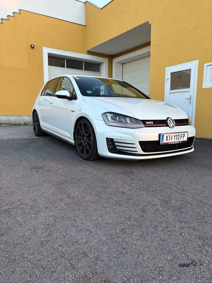 Volkswagen Golf 2013 photo 2