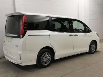 Toyota Esquire 2014 photo 3