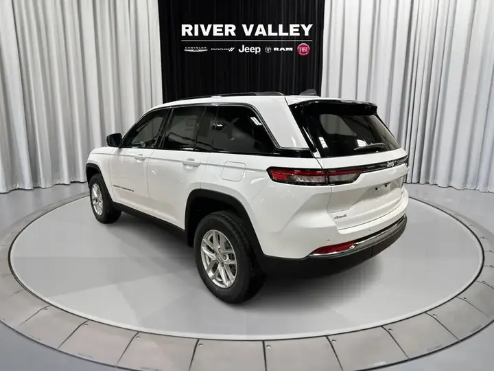 Jeep Grand Cherokee 2024 photo 5