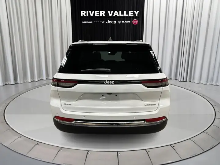 Jeep Grand Cherokee 2024 photo 4