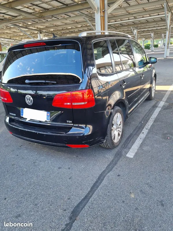 Volkswagen Touran 2013 photo 2