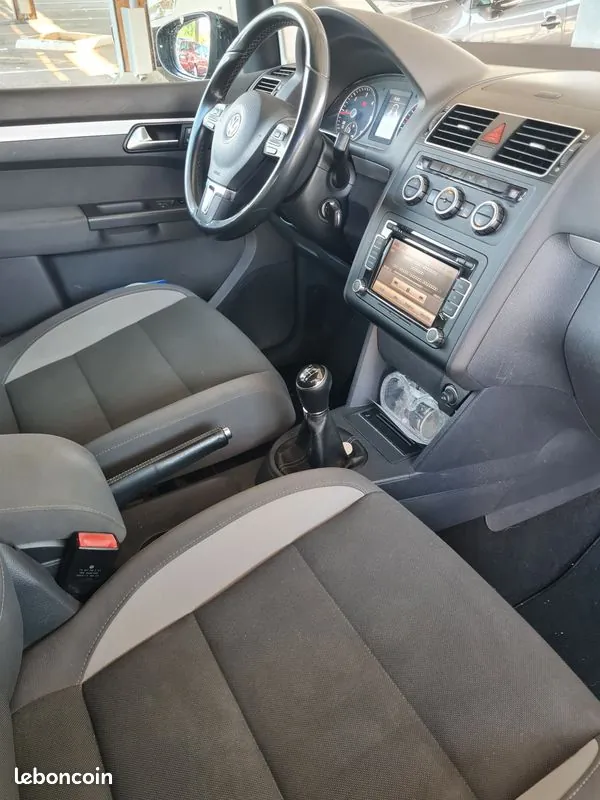 Volkswagen Touran 2013 photo 3