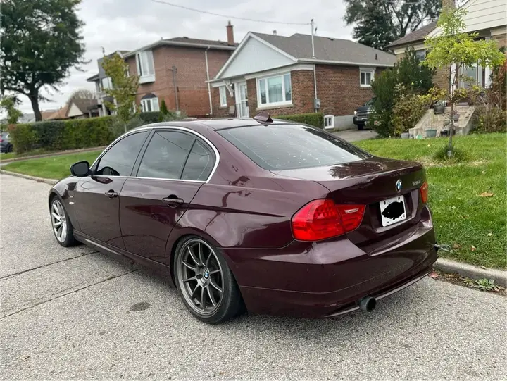 BMW 3 Series 2010 photo 4