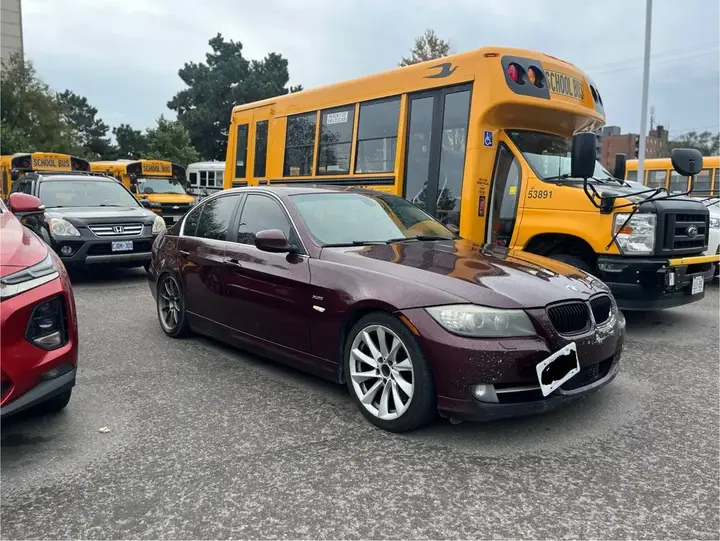BMW 3 Series 2010 photo 2