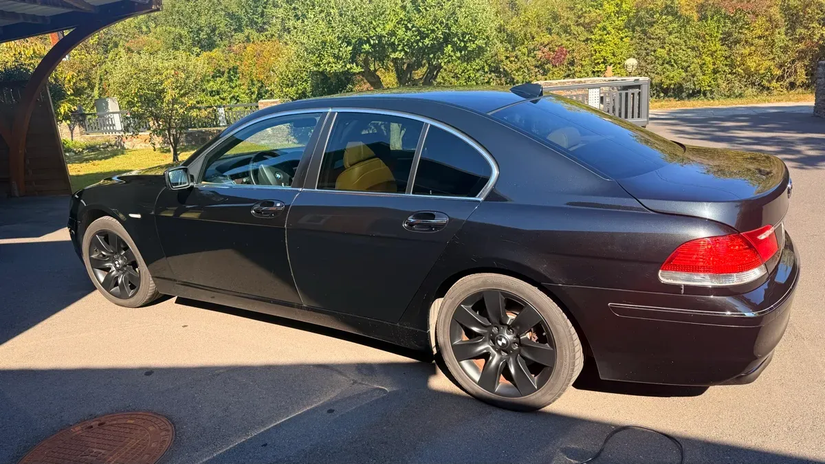 BMW 7 Series 2007 photo 2