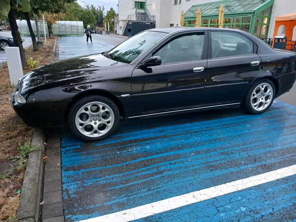 Alfa Romeo 166