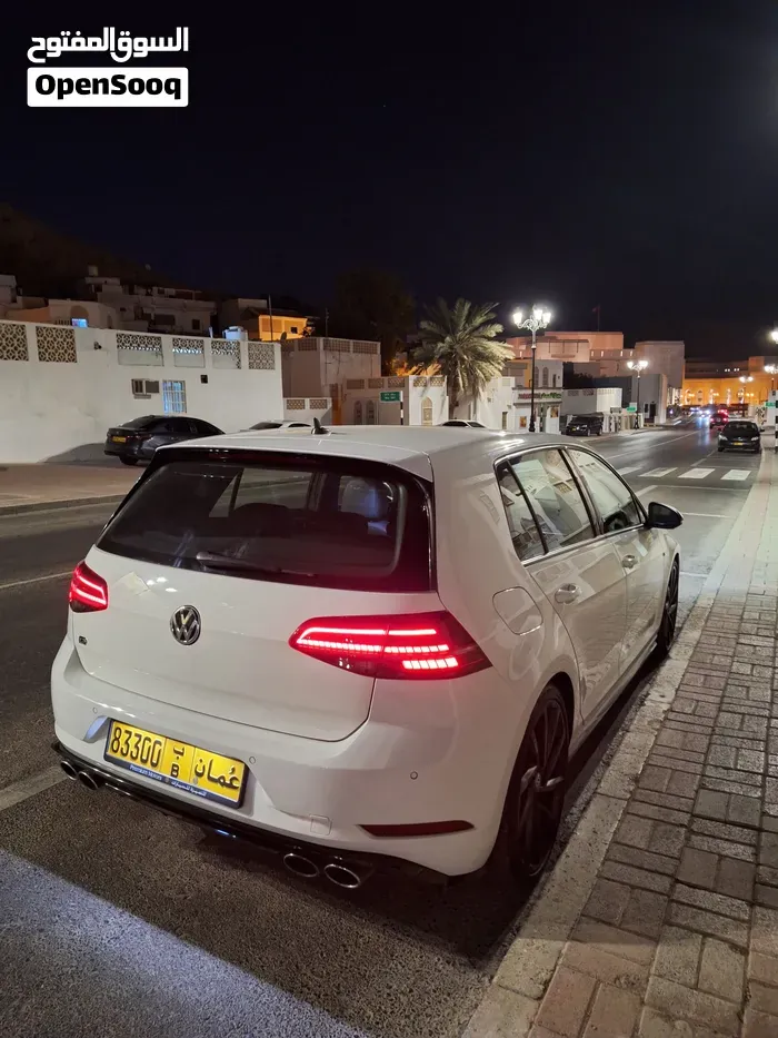 Volkswagen Golf R 2018 photo 2