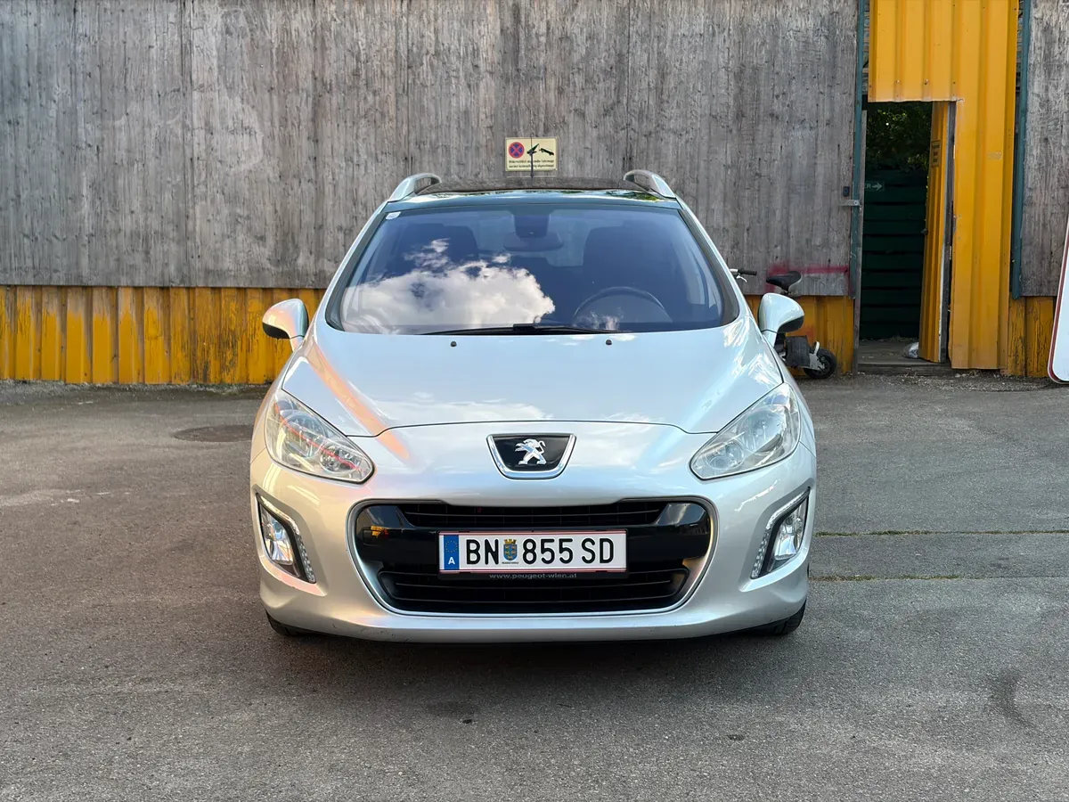 Peugeot 308 2012 photo 2