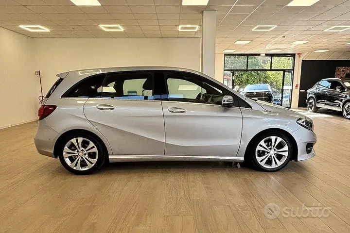 Mercedes-Benz B 180 Cdi 2015 photo 4