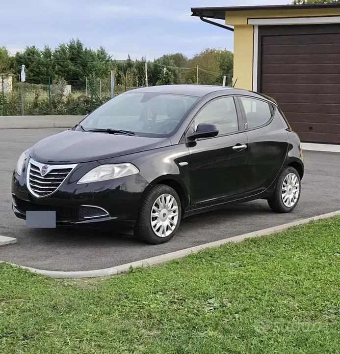 Lancia Ypsilon