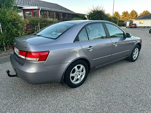 Hyundai Sonata 2005 photo 2