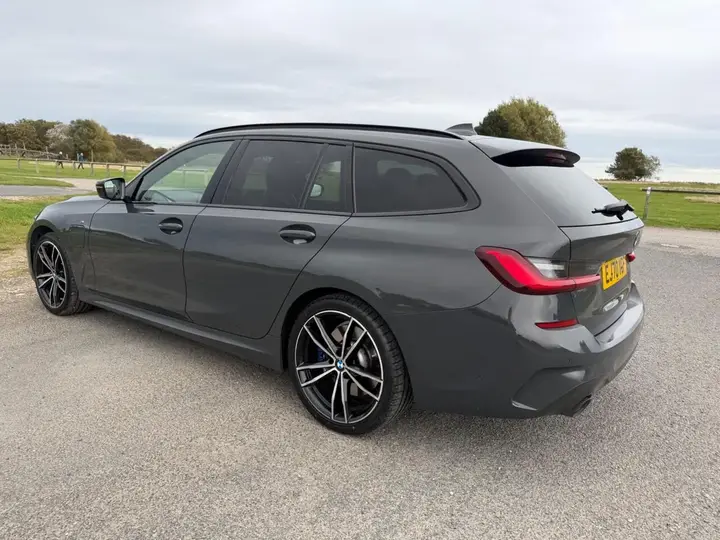 BMW 3 Series 2020 photo 3