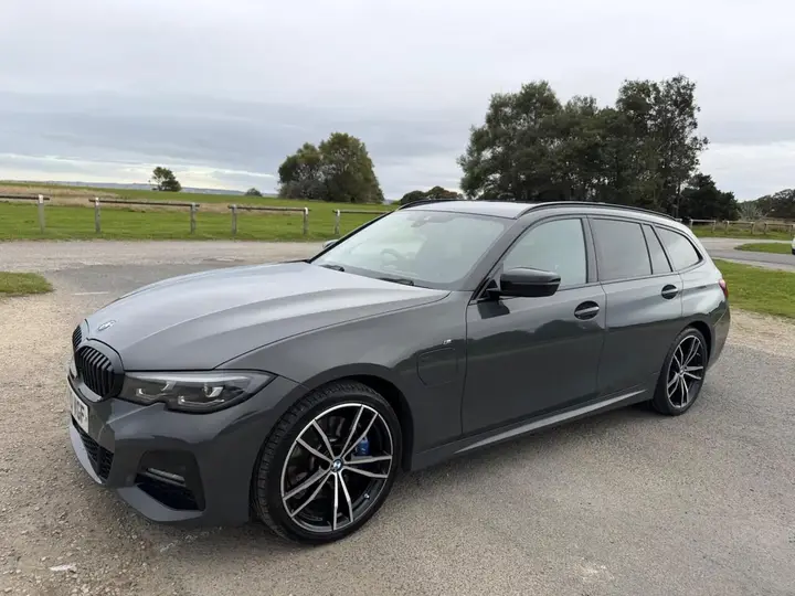 BMW 3 Series 2020 photo 2