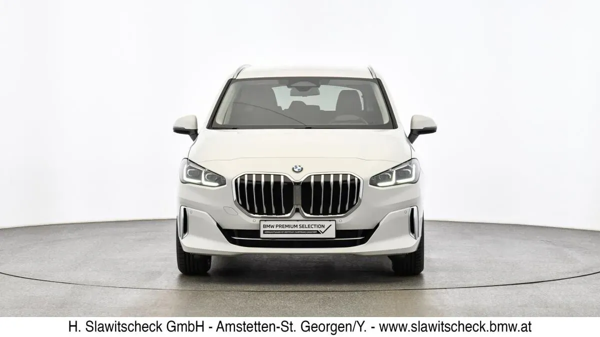 BMW 2 Series 2025 photo 2