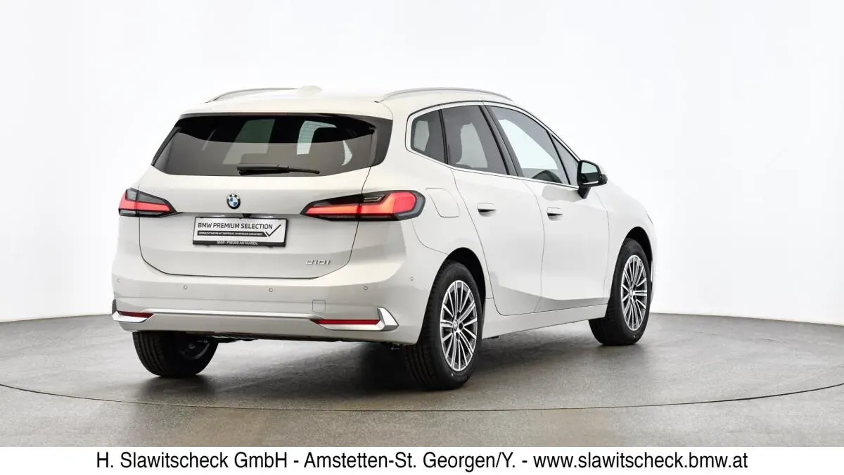 BMW 2 Series 2025 photo 3
