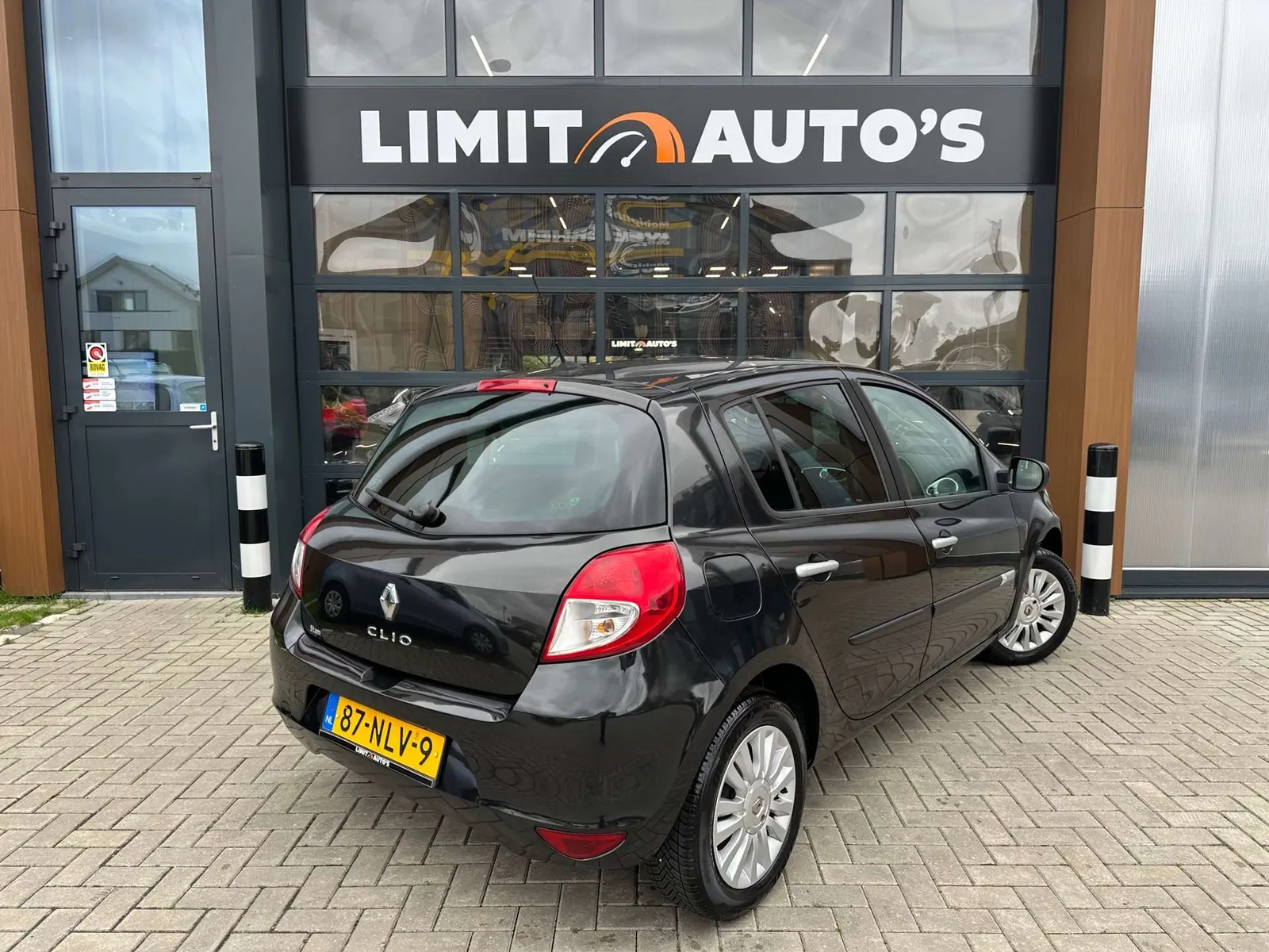 Renault Clio 2010 photo 2