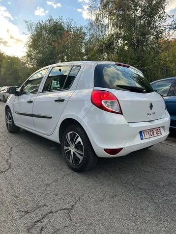 Renault Clio 2000 photo 2