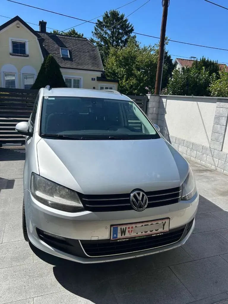 Volkswagen Sharan 2011 photo 2