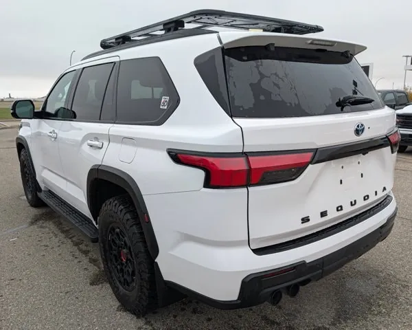 Toyota Sequoia 2023 photo 3