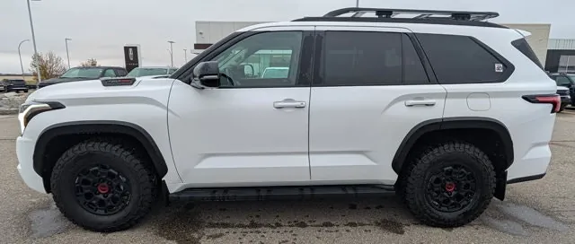 Toyota Sequoia 2023 photo 2