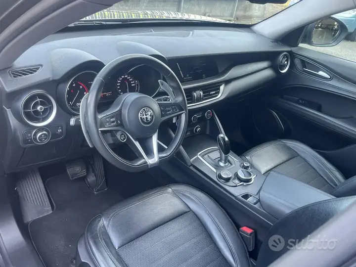 Alfa Romeo Stelvio 2017 photo 2