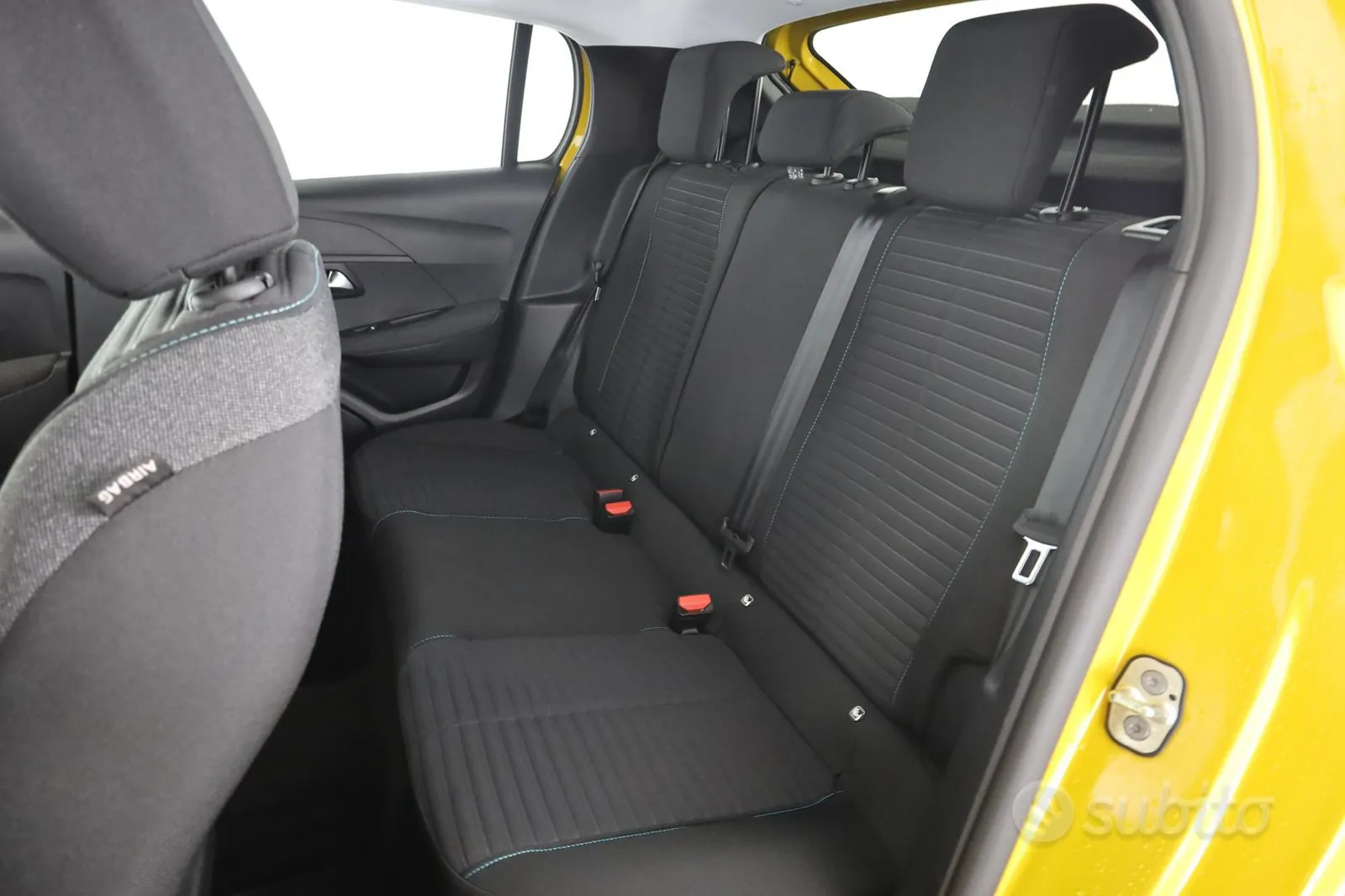 Peugeot 208 2023 photo 3