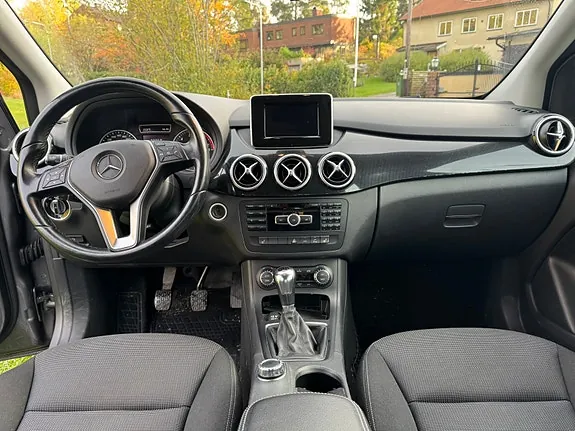 Mercedes-Benz B180 2013 photo 5