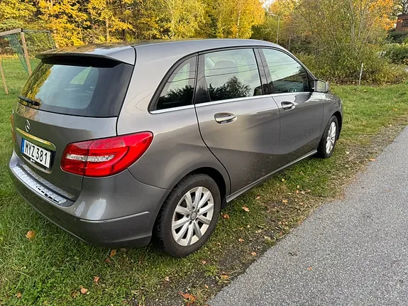 Mercedes-Benz B180 2013 photo 3