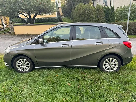 Mercedes-Benz B180