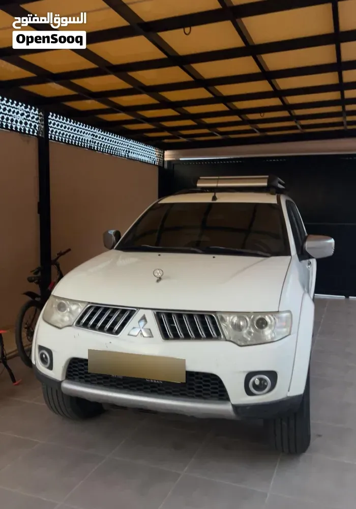 Mitsubishi Montero 2009 photo 2