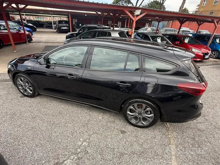 Ford Focus 2023 photo 4
