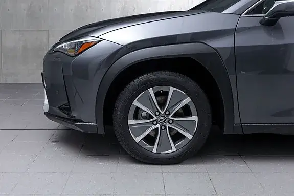 Lexus Ux300E 2024 photo 2