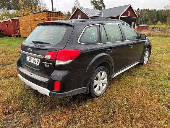 Subaru Outback 2010 photo 5