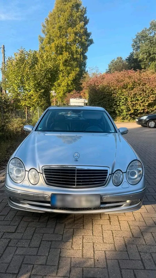 Mercedes-Benz W211