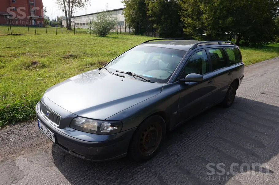 Volvo V70 2004 photo 2