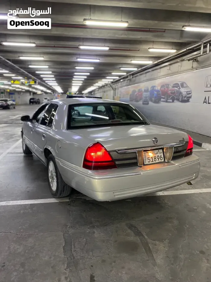 Ford Crown Victoria 2010 photo 3