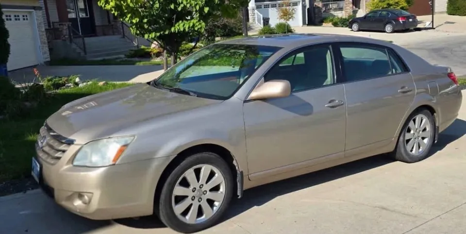 Toyota Avalon 2005 photo 2