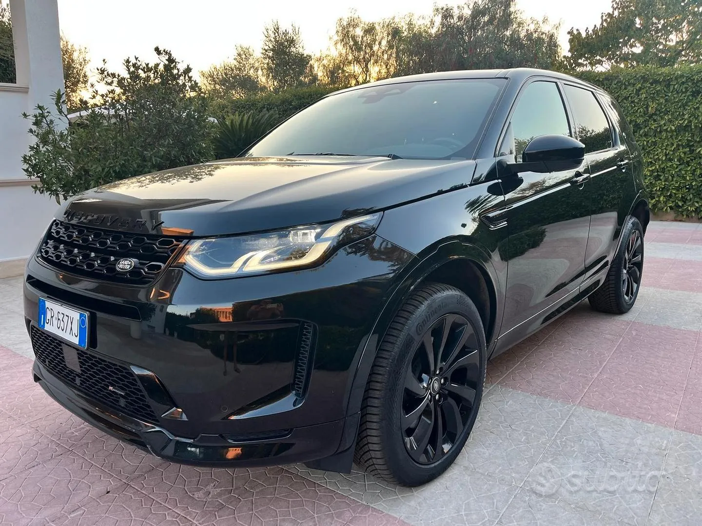 Land Rover Discovery Sport 2023 photo 2