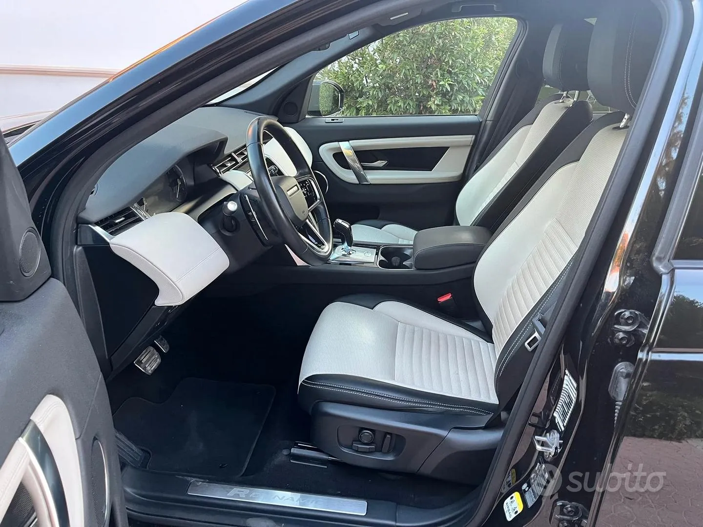 Land Rover Discovery Sport 2023 photo 4