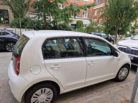 Volkswagen Up 2015 photo 3