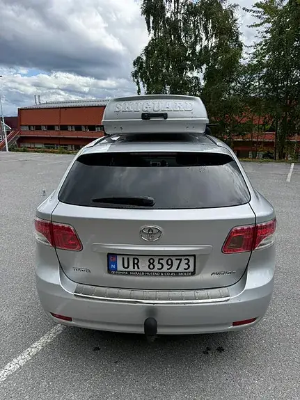 Toyota Avensis 2011 photo 2