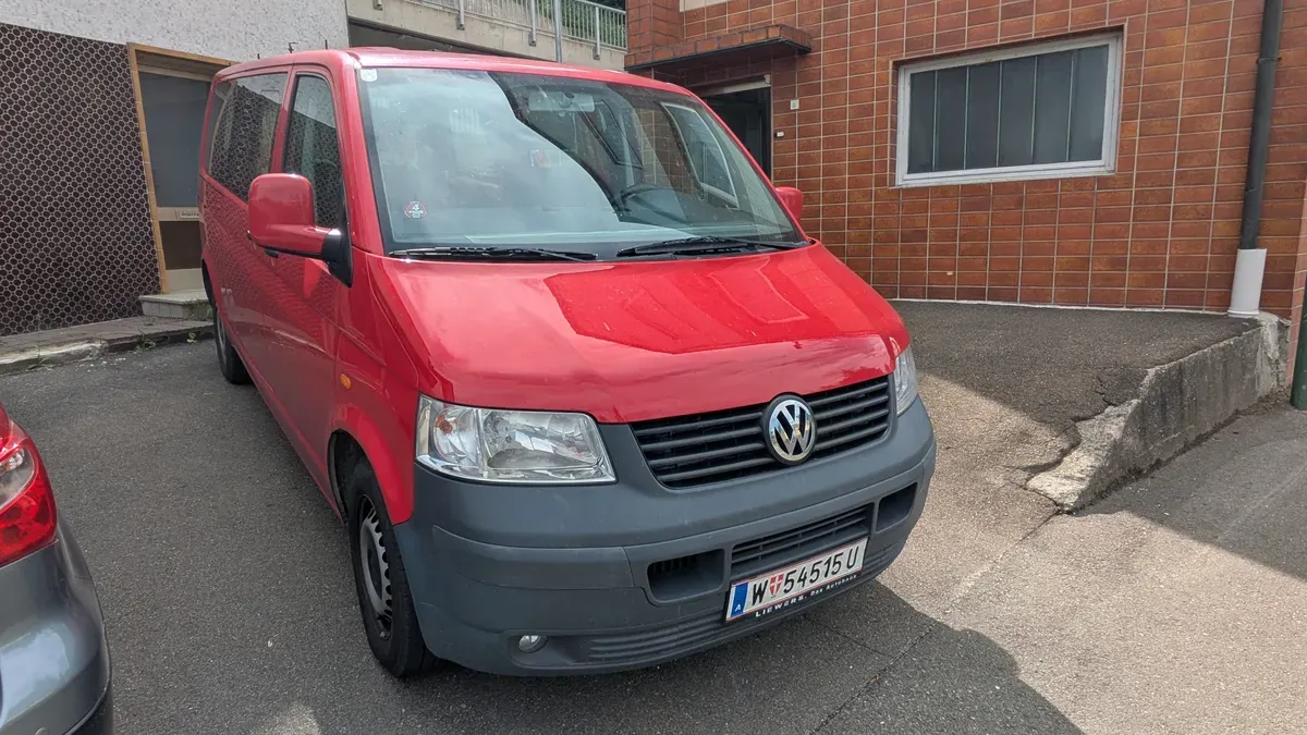 Volkswagen T5 2004 photo 2