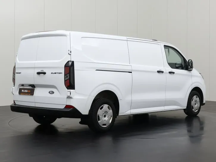 Ford Transit Custom 2024 photo 2