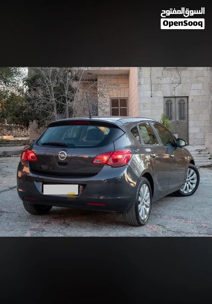 Opel Astra 2013 photo 2