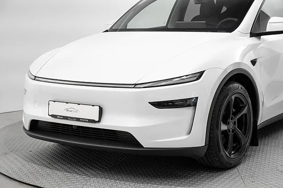 Tesla Model Y 2025 photo 2