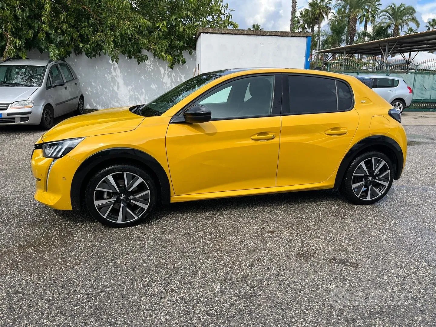 Peugeot 208 2022 photo 3