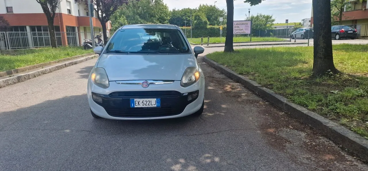 Fiat Punto Evo 2011 photo 2