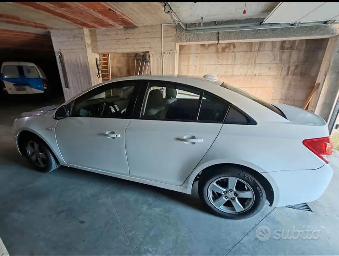 Chevrolet Cruze 2011 photo 3